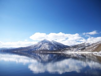 千歳市-厳冬の支笏湖最