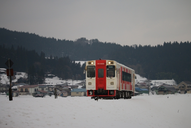 （由利本荘市）由利高原鉄道－雪の中を走る列車