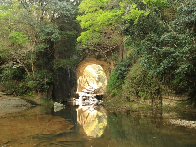 君津－神秘的に輝く濃溝の滝