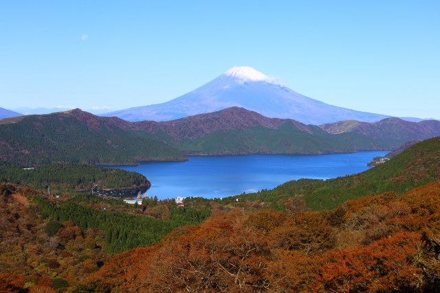 箱根‐ターンパイク箱根から見る芦ノ湖と富士山