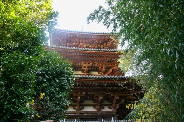 （葛城市）當麻寺－（東塔）緑に囲まれた古い仏塔